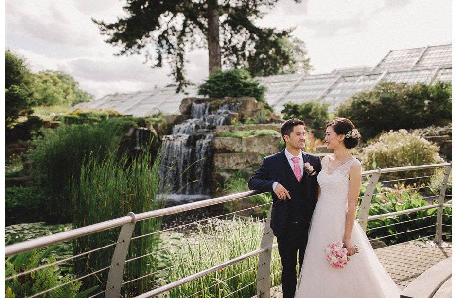 Reportage wedding photos at Kew gardens